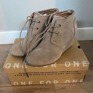 Toms suede wedges!!